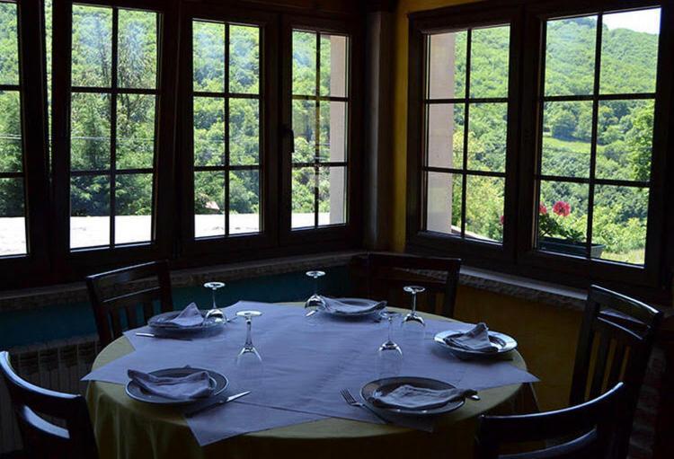 Hotel Restaurante La Carasca Orlé Buitenkant foto