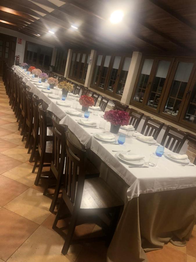Hotel Restaurante La Carasca Orlé Buitenkant foto