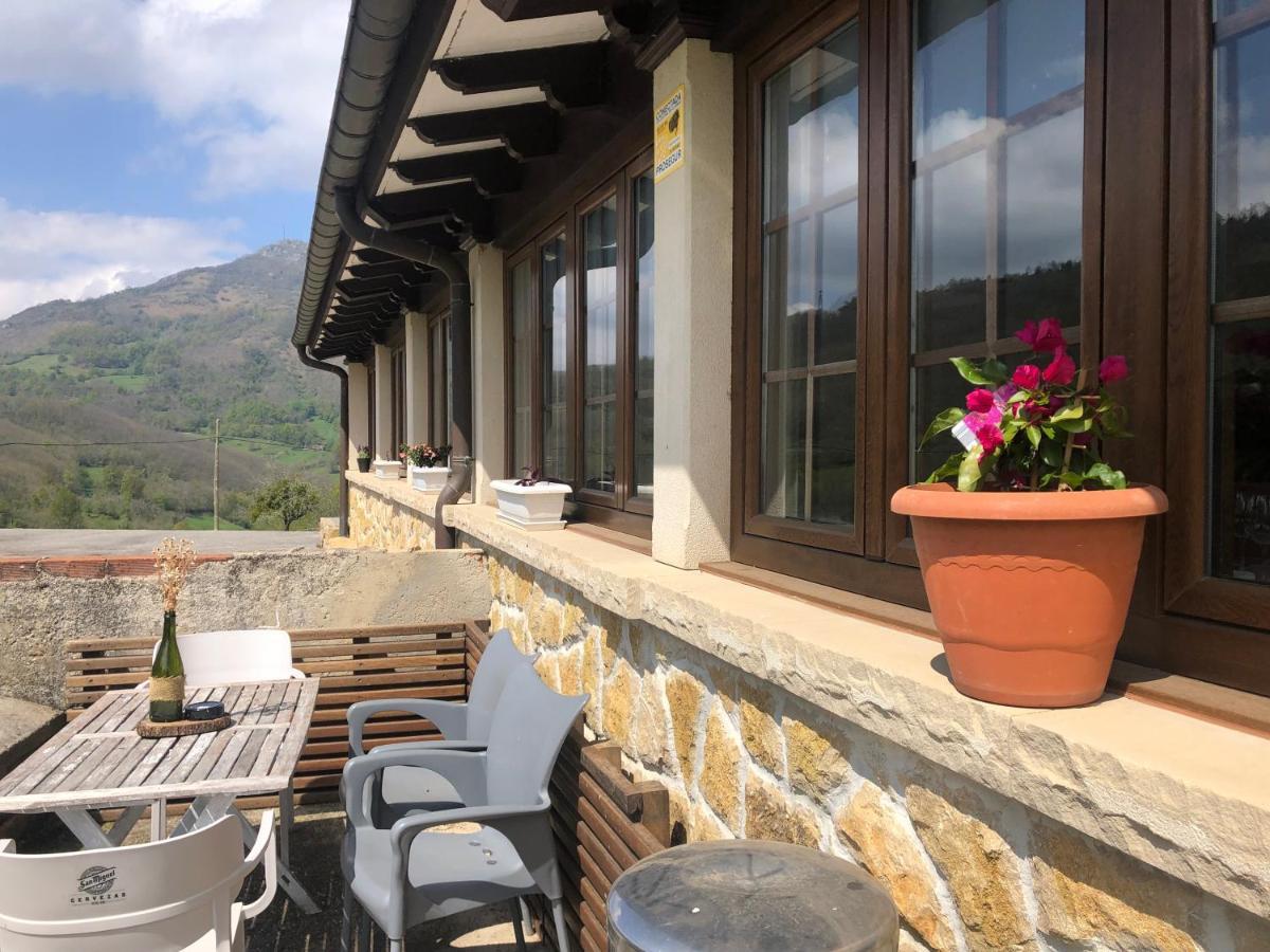 Hotel Restaurante La Carasca Orlé Buitenkant foto