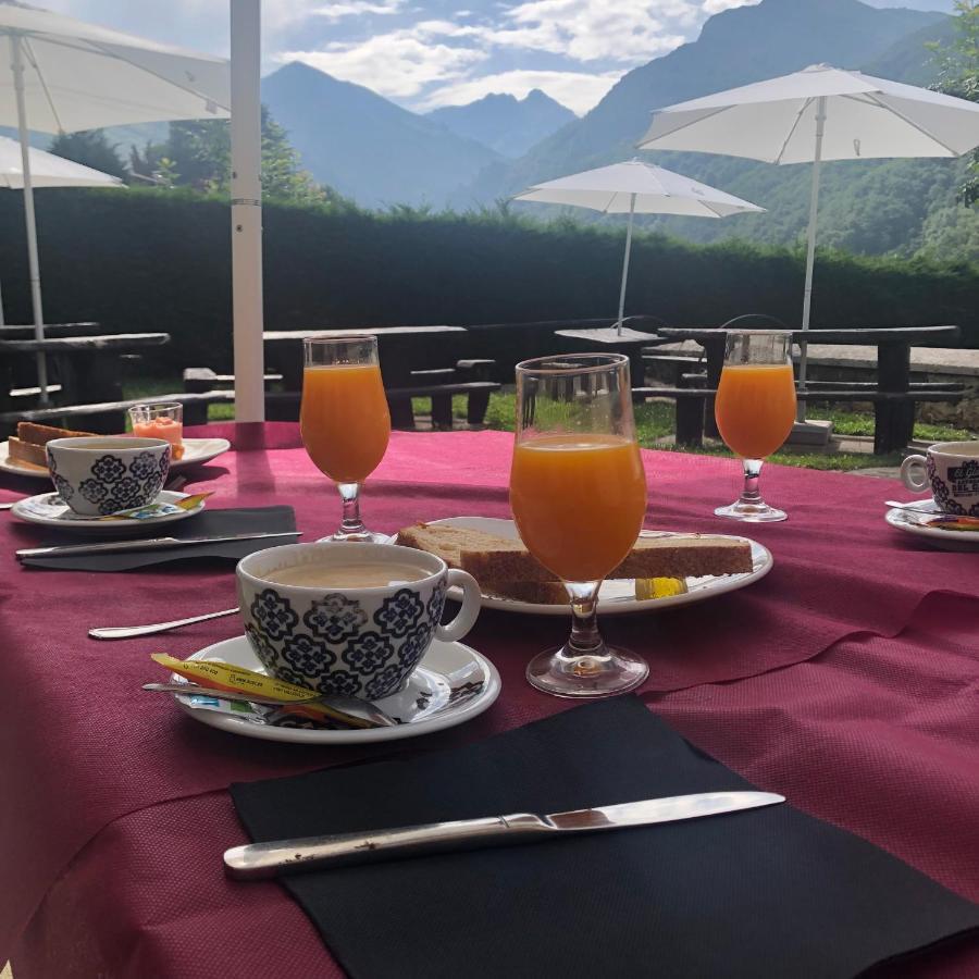 Hotel Restaurante La Carasca Orlé Buitenkant foto