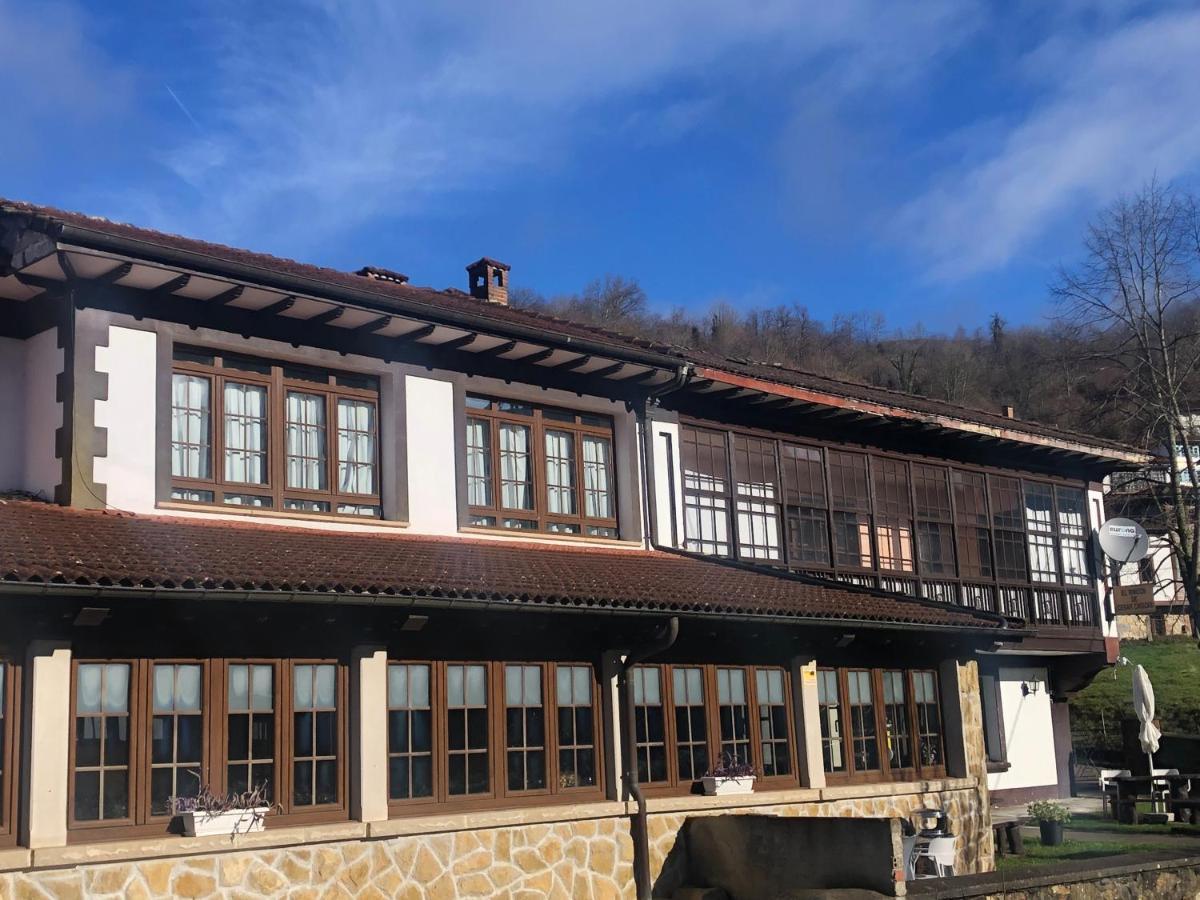 Hotel Restaurante La Carasca Orlé Buitenkant foto